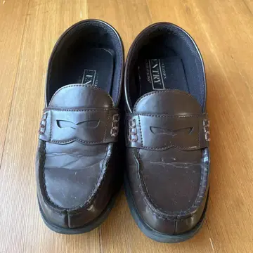 브라운 가죽 로퍼 모카신 스타일