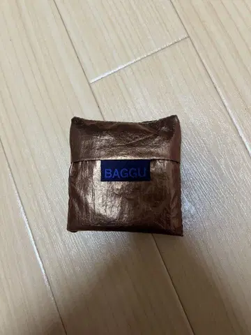초레어 프리미어 baggu baby 메탈릭 구리 에코백