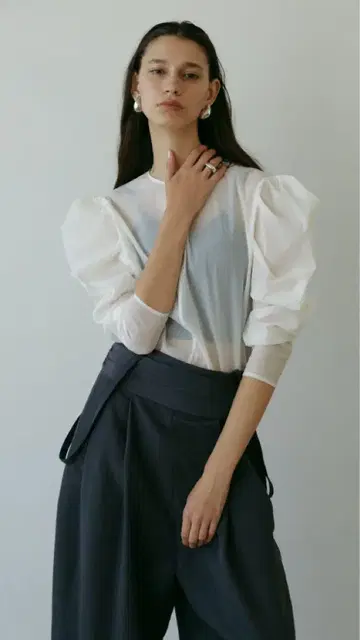 로헨 lohen 턱 드레이프 블라우스