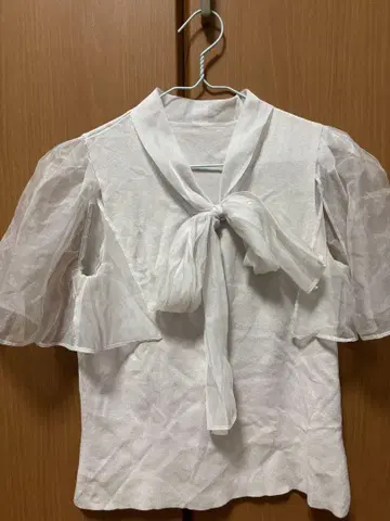 SNIDEL 아이보리 리본 포함 반팔 블라우스 F 사이즈