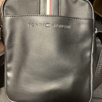 TOMMY HILFIGER 블랙 숄더백