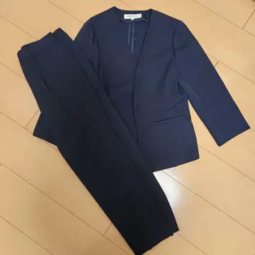 내추럴 뷰티 베이직 노카라 자켓 수트