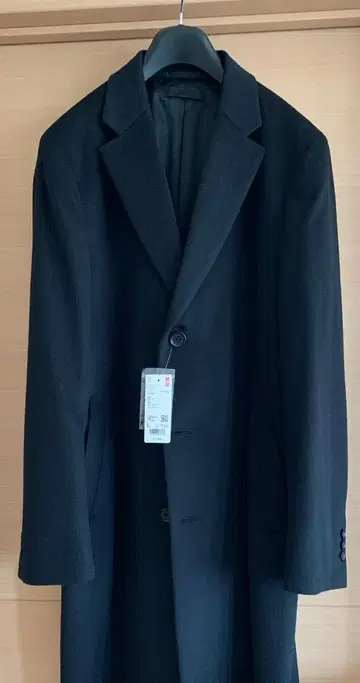 UNIQLO 블랙 체스터 코트