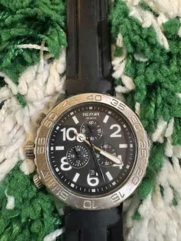 NIXON THE 42-20 CHRONO 손목시계
