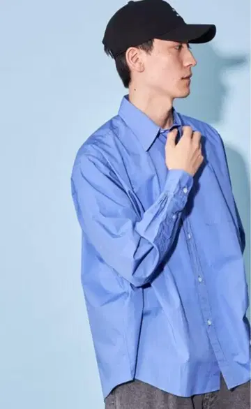 CITEN 파란색 버튼 다운 긴팔 셔츠