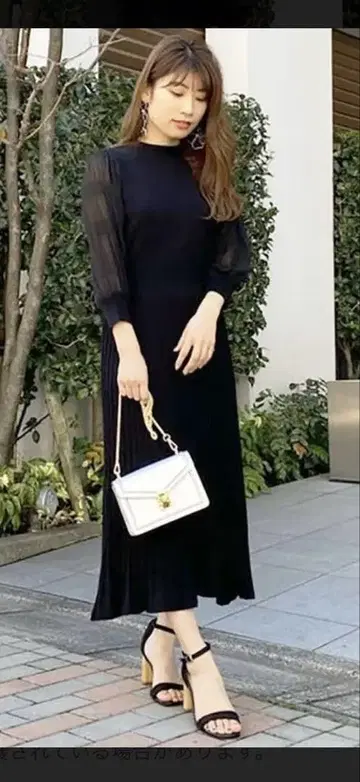 머큐리 듀오 플리츠 슬리브 플레어 니트 원피스