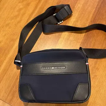 TOMMY HILFIGER 네이비 숄더백