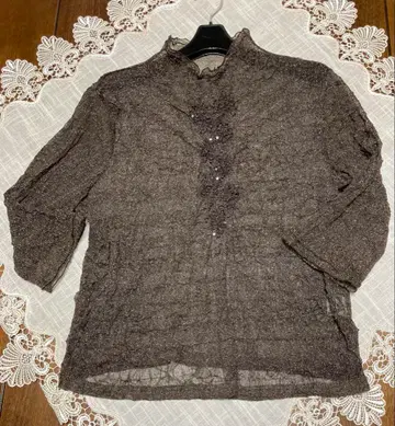 새상품급 레리안 15+ 스팽글 장식 스트레치 티셔츠 일본제