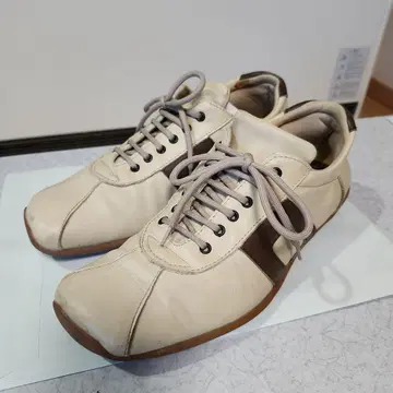 허시파피 가죽 스니커즈
