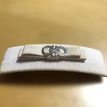 살바토레 페라가모 머리핀 헤어핀 핑크 로고 마크