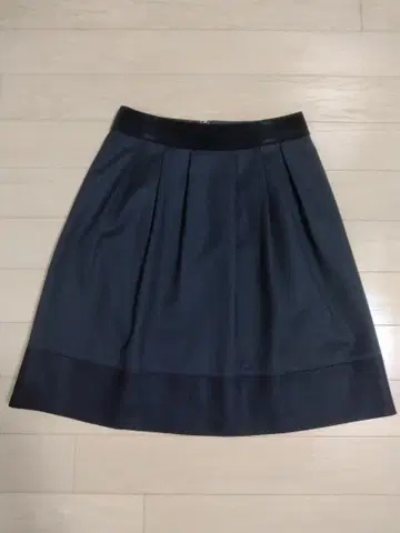 23구 블랙 플레어 스커트 하운드투스
