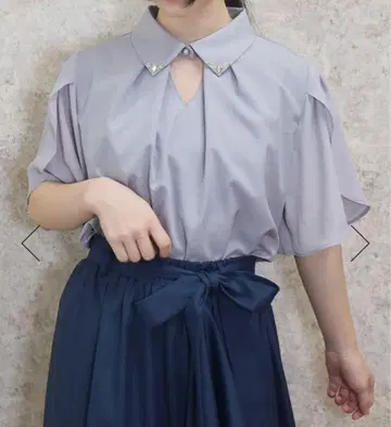 axes femme 플레어 소매 컷워크 블라우스