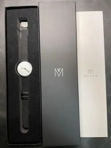MAVEN 메쉬 스트랩 시계 화이트/블랙