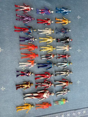 울트라맨 피규어 세트 약 40체 + 보관용 상자 세트