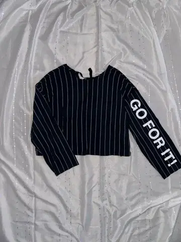 ZARA 상의 긴팔 등 파임 리본 스트라이프