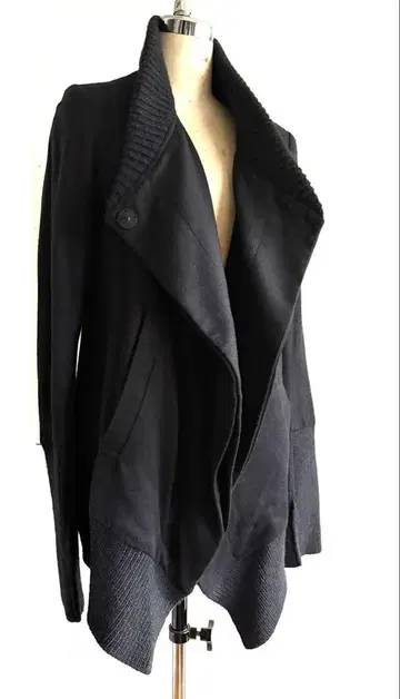 ANN DEMEULEMEESTER 블랙 재킷