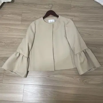 M 프리미어 블랙 프릴 자켓