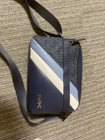 Michael Kors 네이비 숄더백
