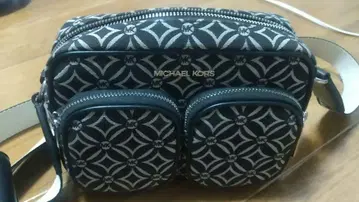 MICHAEL KORS 모노그램 숄더백