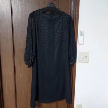 쿨 카리안 KOOS 블랙 칠분 무릎 기장 원피스