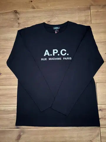 A.P.C. 새상품, 미사용 블랙 로고 긴팔T셔츠