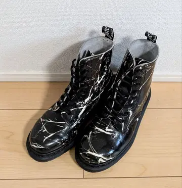 22cm Dr.Martens 파스칼 마블 8홀 부츠 블랙