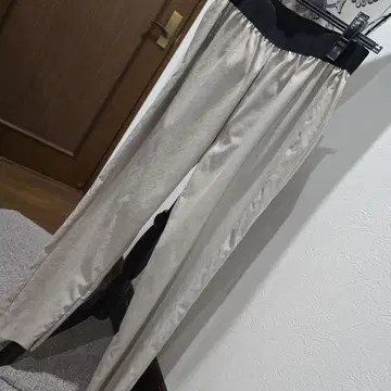 LUCA 새상품급 베이지 팬츠 블랙 허리 밴딩