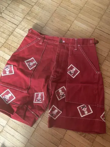 칼 헬무트 큐피 숏팬츠