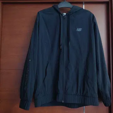 방풍. New Balance 블랙 풀 지퍼 자켓