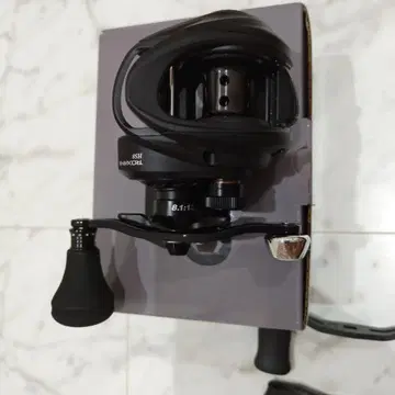 Abu Garcia 베이트릴 8.1:1 록사니