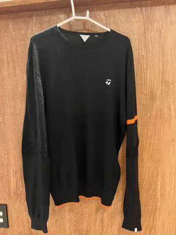TaylorMade 블랙 오렌지 긴팔 스웨터 사이즈 L