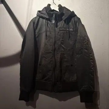 ALPHA INDUSTRIES 카키 나일론 점퍼