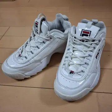 FILA 화이트 스니커즈