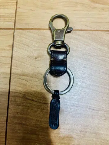 일비종떼 가죽 후크 포함 키링 브론즈