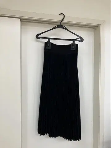 띠어리 플리츠 스커트