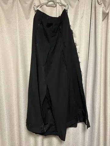 프론트 오픈 블랙 와이드 팬츠