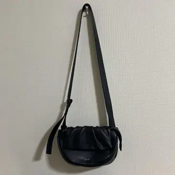 새상품급 lawgy 플랩 개더 숄더백 블랙