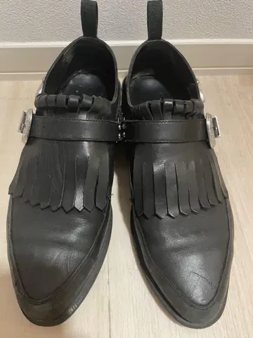 프린지 장식 블랙 로퍼 닥터마틴