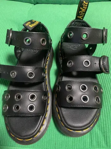 닥터 마틴 블랙 샌들