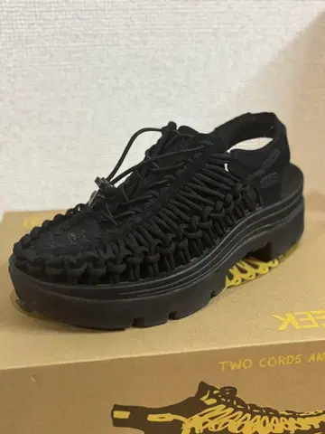 즉시 구매 환영 KEEN UNEEK PLT 블랙 통굽 샌들