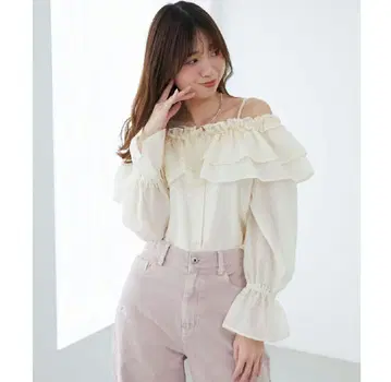 마제스틱 레곤 티어드 프릴 오프숄더 블라우스 아이보리 M