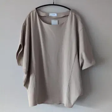 슬로브 이에나 베이지 티셔츠