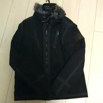 I'Z FRONTIER 블랙 다운 자켓