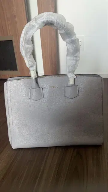 새상품/미사용 FURLA 그레이 토트백