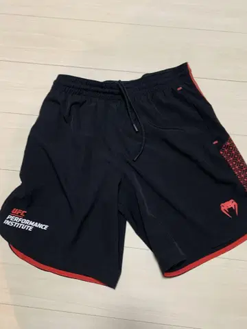 venum UFC 숏팬츠 블랙/빨간색 사이즈 M