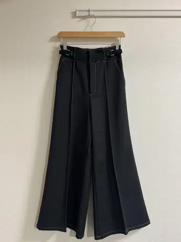 HARE 블랙 스티치 와이드 팬츠