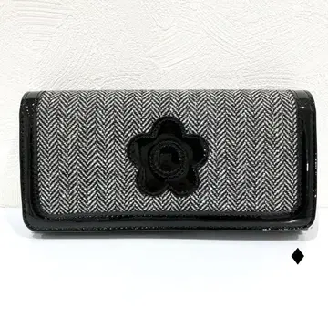 미사용 MaryQuant 마리콴트 자카드 플랩 장지갑