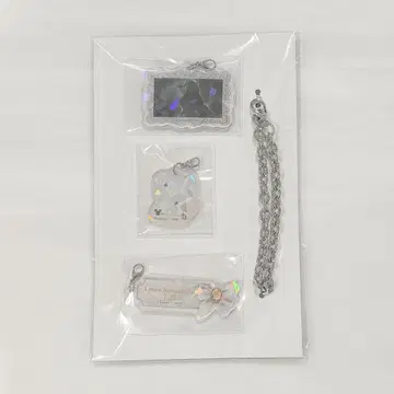 트위스테 레오나 체인이 달린 홀로그램 아크릴 참 플라티나 자켓