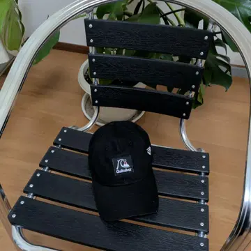 퀵실버 블랙 컬러 캡