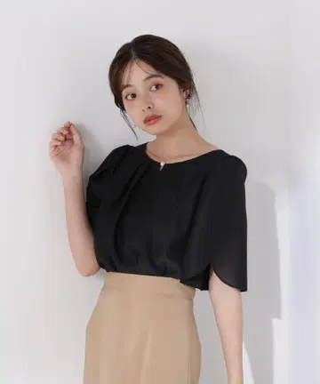 펄 포인트 플레어 슬리브 블라우스